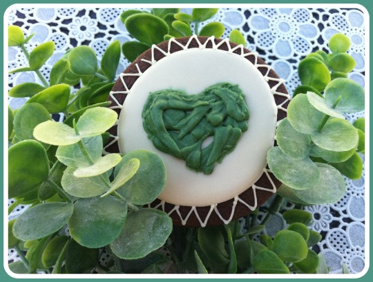 Galleta decorada con hojas arte topiario