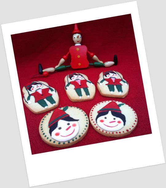 Galletas decoradas con glasa pinocho