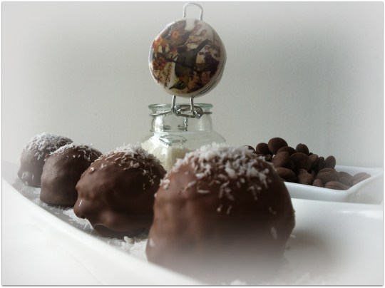 Bolitas de coco con chocolate