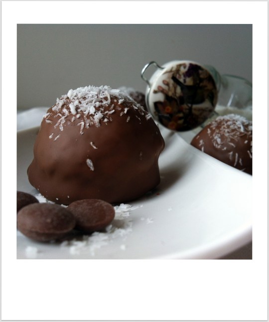 Bolas de coco con chocolate