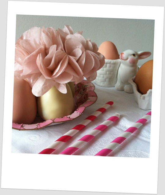 Huevos de pascua de chocolate y cacahuete