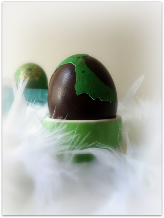 Huevos decorados de Pascua de chocolate