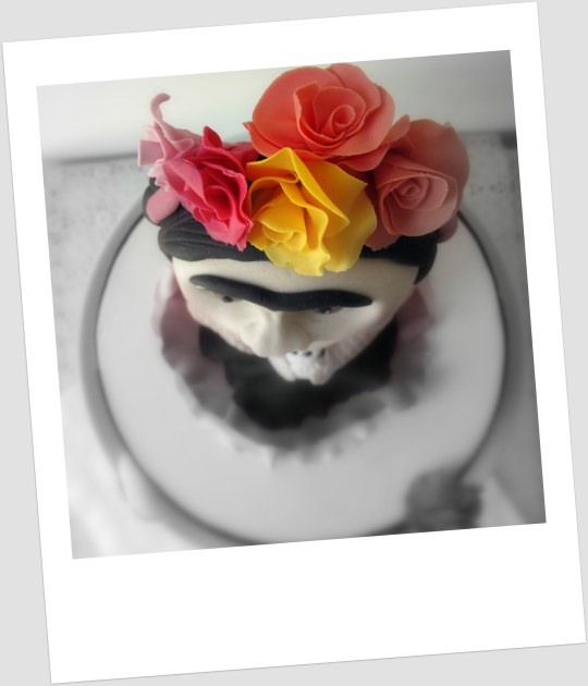 Modelado fondant Frida Kahlo con Tartarte