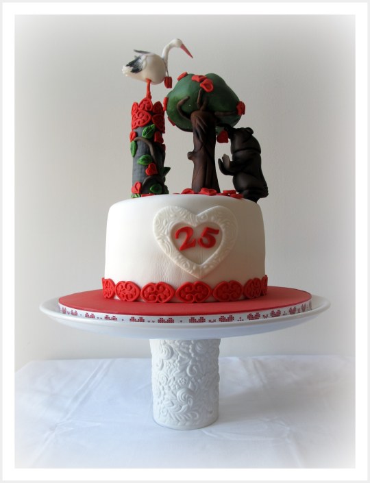 Tarta cigüeña, oso y madroño