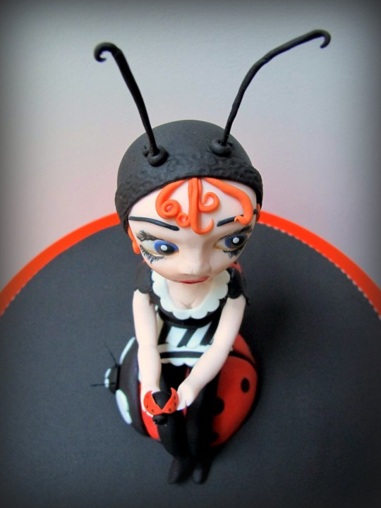 Muñeca mariquita de fondant