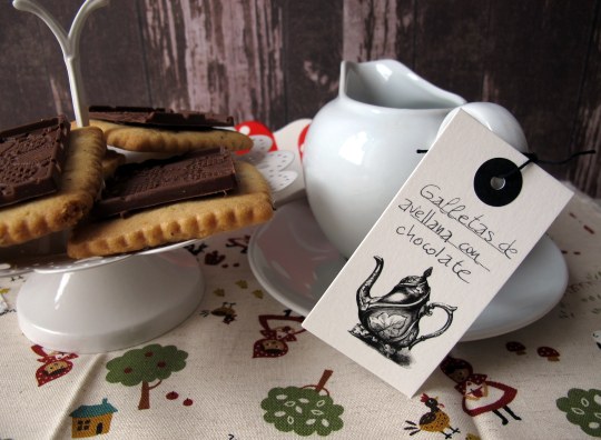 Galletas de avellana y naranja con chocolatinas