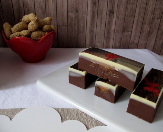 barritas de chocolate ,caramelo y cacahuete