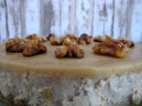 tarta queso glaseada con nueces caramelizadas