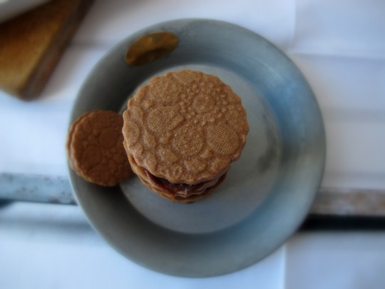 Galletas encaje flores de chocolate