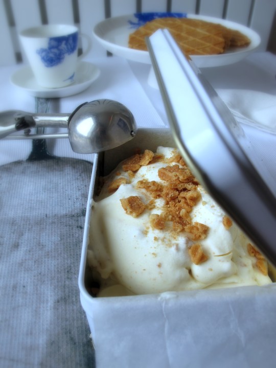 Helado de leche condensada con galleras