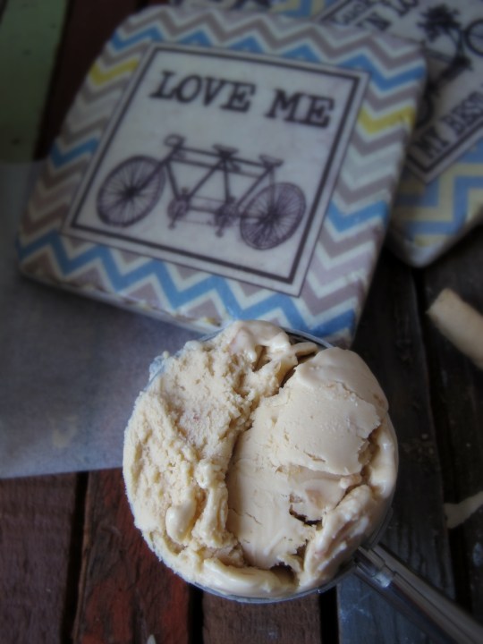 Helado casero de turrón