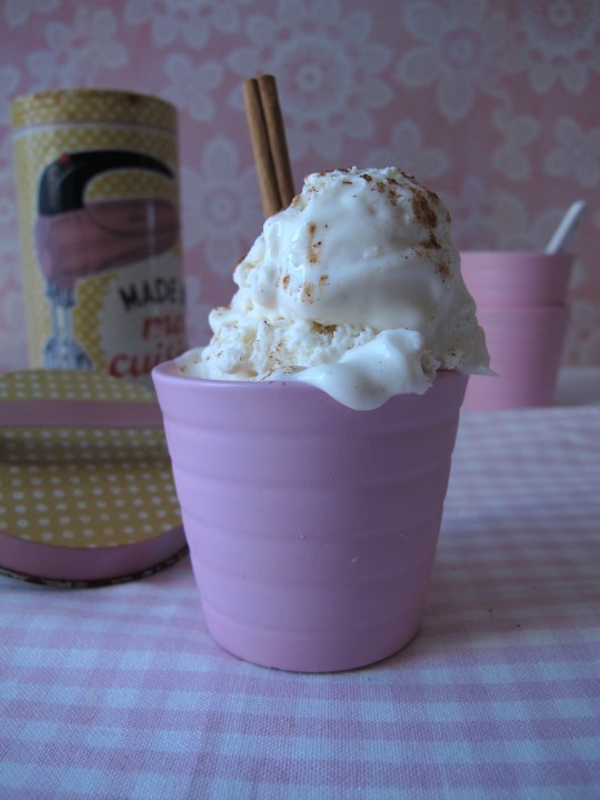 Helado casero de leche merengada